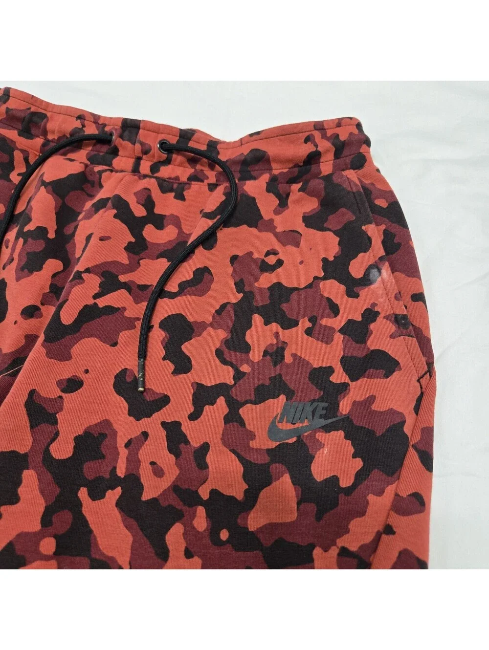 Size MEDIUM Nike Sportswear Tech Fleece Camo Jogger Pants Red Black CJ5981-603